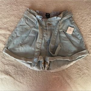 BNWT Urban Outfitters high waisted pleated jean shorts 💛